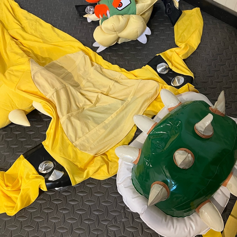 Nintendo Yellow and Green Costume